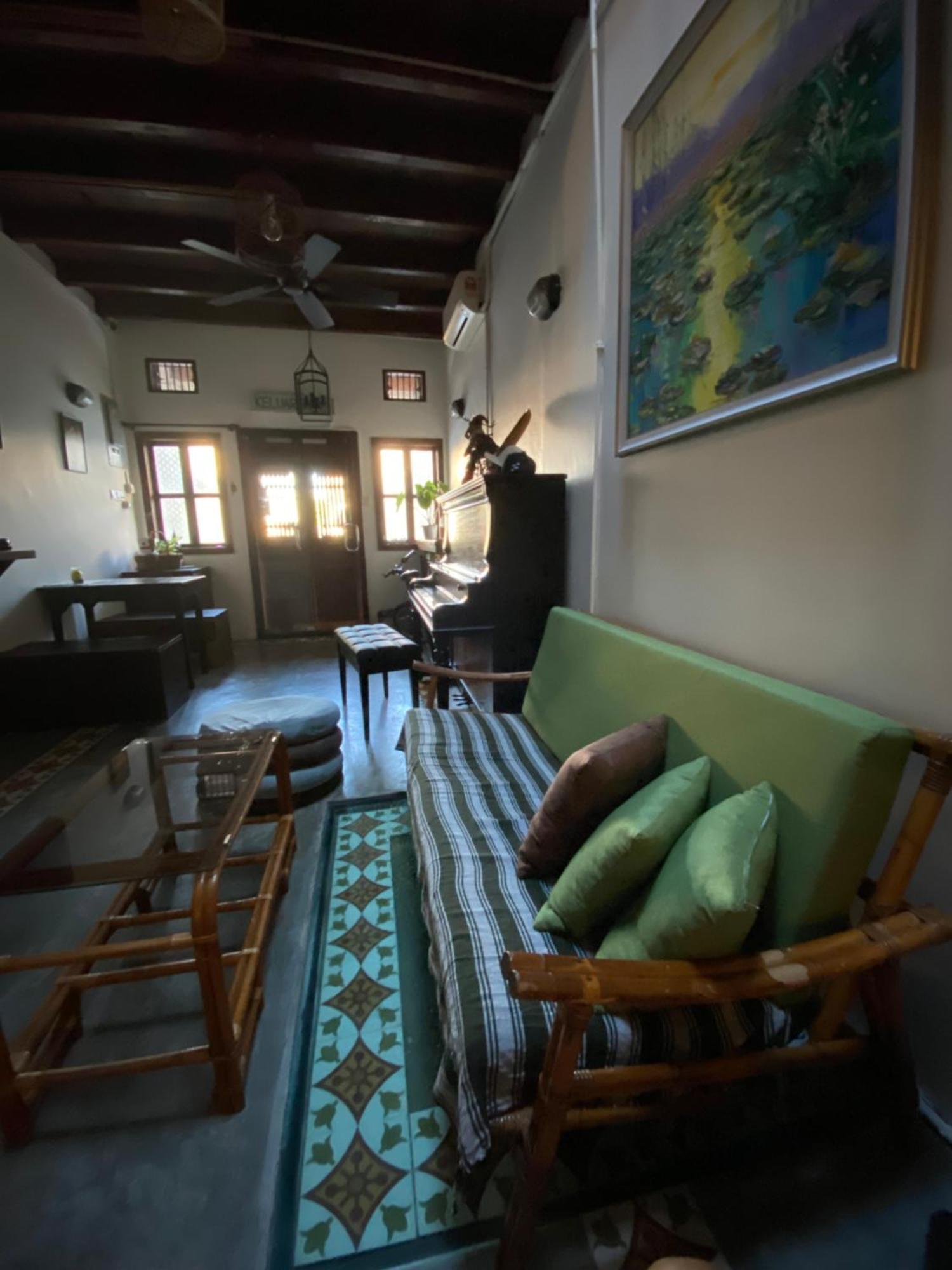 Homs Female Hostel Джорджтаун Экстерьер фото